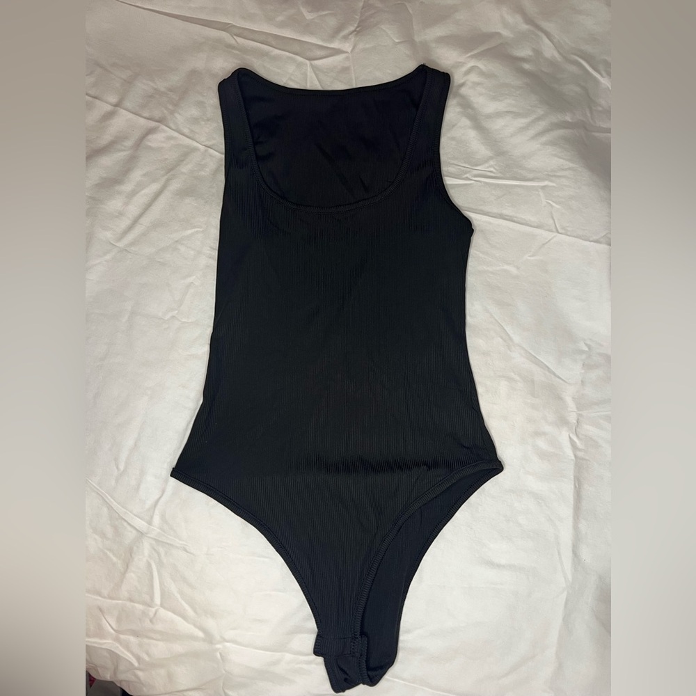 SHEIN Black Sleeveless Bodysuit